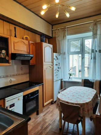 
   Продам 4-комнатную, 95.4 м², Обороны ул, 2Б

. Фото 3.