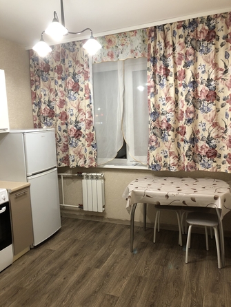 
  Сдам в аренду 1-комнатную квартиру, 38 м², Красноярск

. Фото 1.