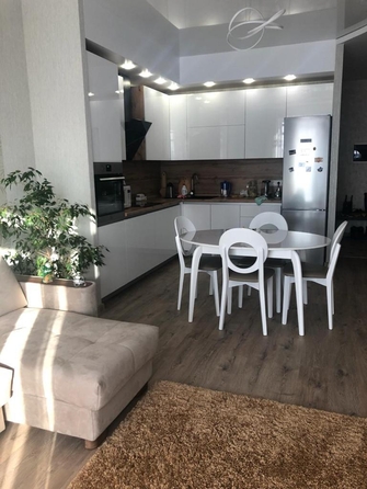 
   Продам 2-комнатную, 62.9 м², Авиаторов ул, 21

. Фото 1.