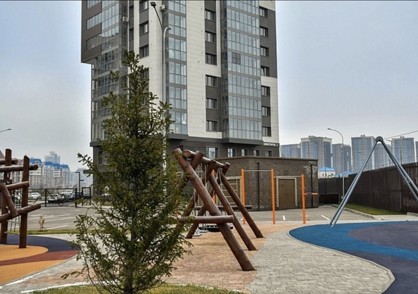 
   Продам 4-комнатную, 120.8 м², Авиаторов ул, 3

. Фото 2.