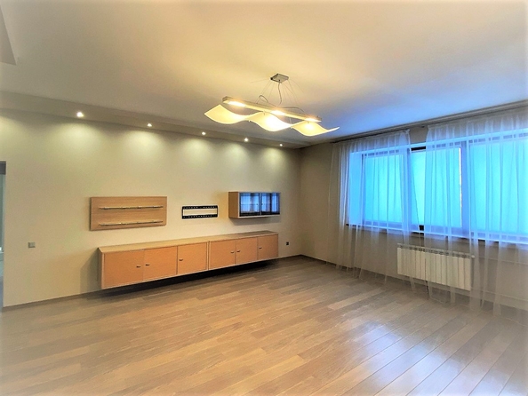 
   Продам 3-комнатную, 147 м², Мира пр-кт, 105д

. Фото 5.