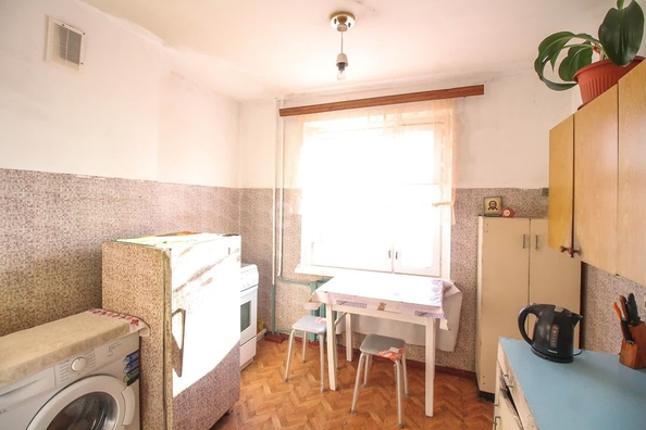 
   Продам 2-комнатную, 49.2 м², Чеглецова ул, 54

. Фото 1.