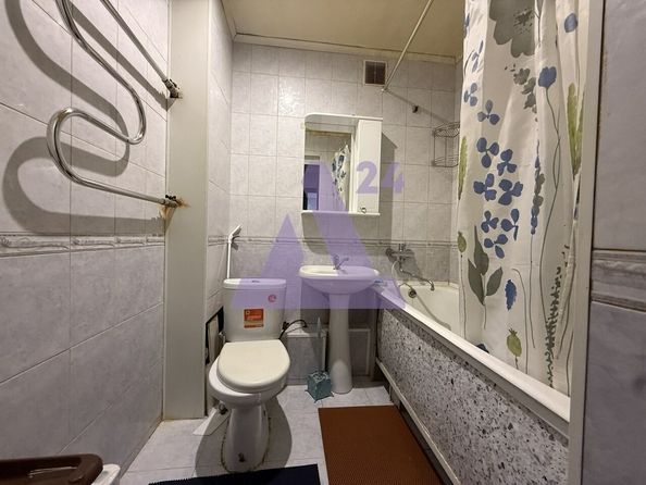 
  Продается 1-комн. квартира, 37 м², Лазурная ул, д. 40
. Фото 9.
