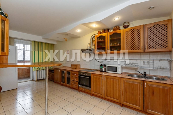 
  Продается 4-комн. квартира, 217.6 м², Попова ул
. Фото 1.