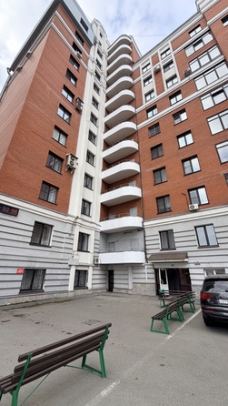 
  Продается 4-комн. квартира 216 м². Фото 1.