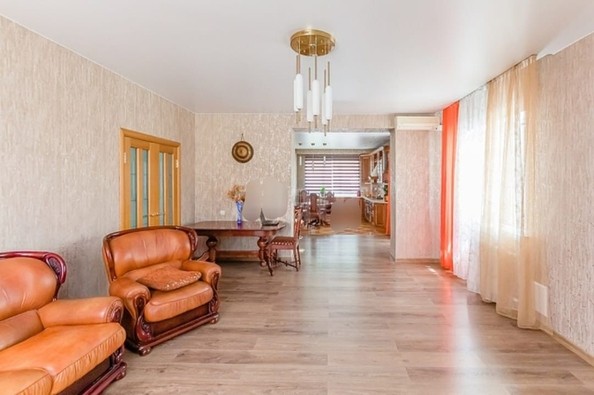 
   Продам 4-комнатную, 127.6 м², Строителей Проспект, 58

. Фото 4.