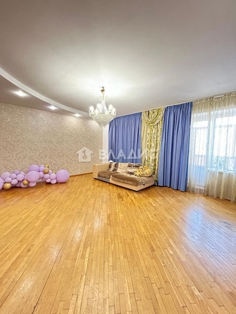 
   Продам 4-комнатную, 157.9 м², Добролюбова ул, 6А

. Фото 4.