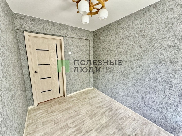 
   Продам 4-комнатную, 61 м², Бабушкина ул, 27

. Фото 1.