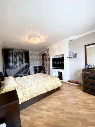 
   Продам 3-комнатную, 92 м², Жердева ул, 102

. Фото 4.