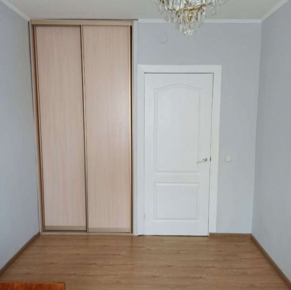 
   Продам 4-комнатную, 73.6 м², Строителей ул, 38

. Фото 4.