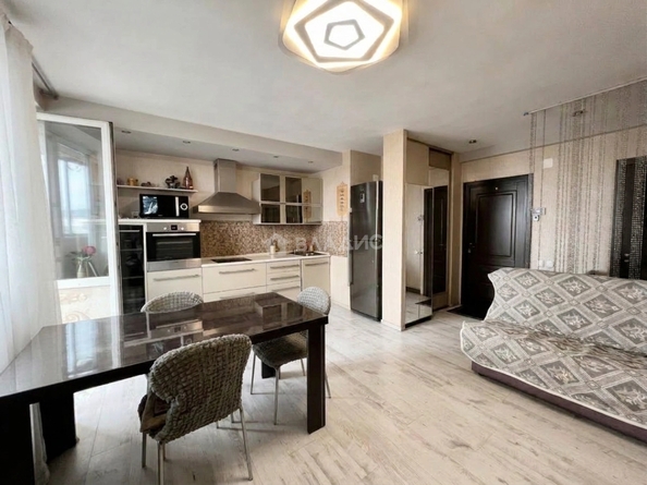 
  Продам 2-комн. квартиру 67.8 м². Фото 2.