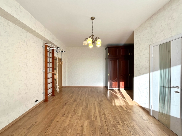 
   Продам 3-комнатную, 159.7 м², Гагарина б-р, 68А

. Фото 15.