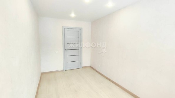 
   Продам 3-комнатную, 51.2 м², Дзержинского ул, 5

. Фото 2.