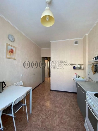 
   Продам 2-комнатную, 56 м², Шахтеров (Гравелит) тер, 58А

. Фото 4.