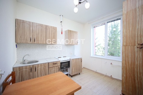 
   Продам 2-комнатную, 43.2 м², Кедровый б-р, 3

. Фото 2.