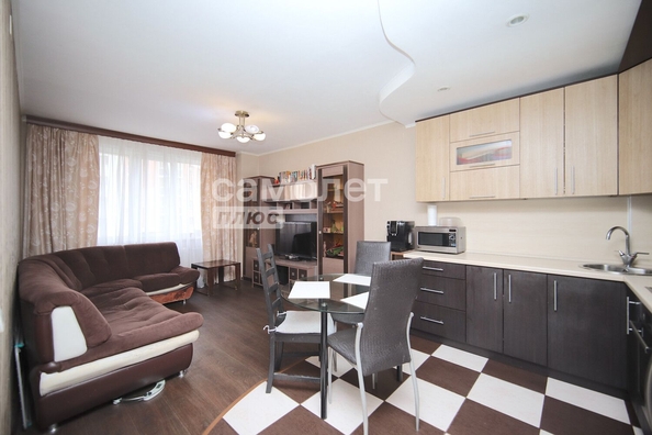 
   Продам 3-комнатную, 54.2 м², Шахтеров (Гравелит) тер, 60А

. Фото 2.