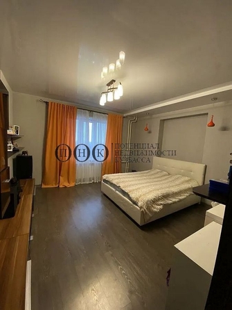 
   Продам 3-комнатную, 72.5 м², Шахтеров (Гравелит) тер, 74

. Фото 4.