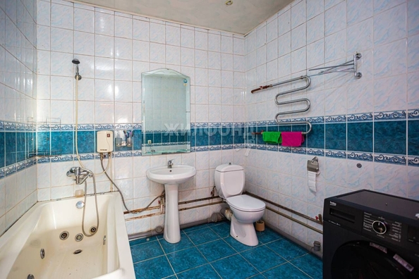 
   Продам 3-комнатную, 114.4 м², Кирова  ул, 129

. Фото 3.