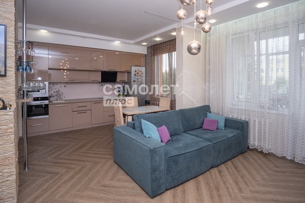 
   Продам 3-комнатную, 98 м², Осенний б-р, 10

. Фото 1.