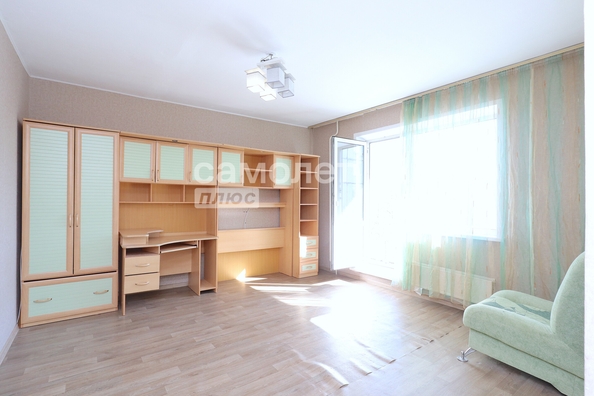 
   Продам 3-комнатную, 64 м², Строителей б-р, 52А

. Фото 1.