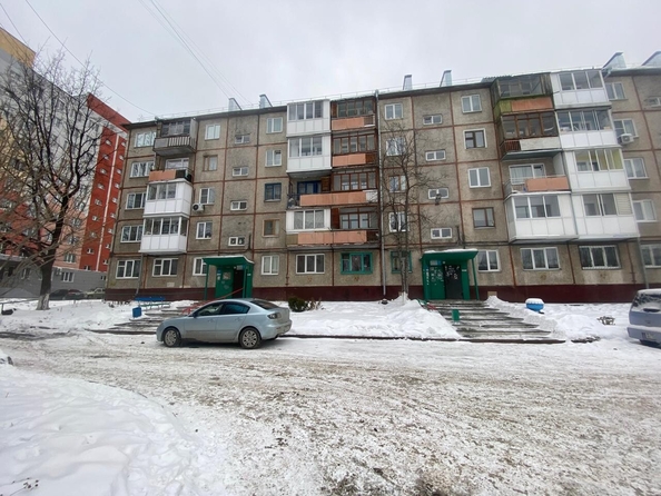 
   Продам 4-комнатную, 61.4 м², Строителей б-р, 25б

. Фото 6.