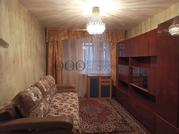 
   Продам 2-комнатную, 45 м², Строителей б-р, 25б

. Фото 1.