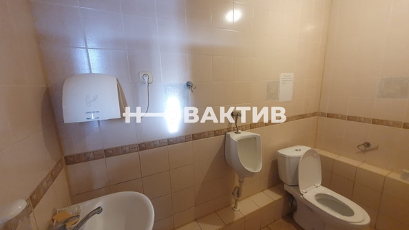 
   Продам помещение свободного назначения, 331 м², Авиаторов  пр-кт, 17А

. Фото 18.