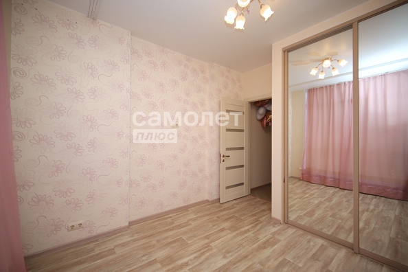 
   Продам 3-комнатную, 65.2 м², Кедровый б-р, 4

. Фото 2.