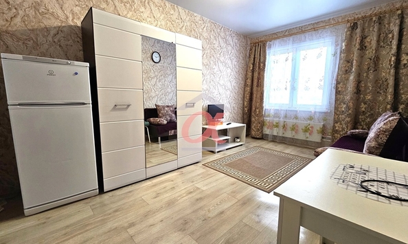 
   Продам 1-комнатную, 24.4 м², Строителей б-р, 67а

. Фото 2.