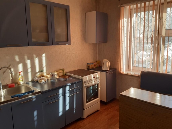 
   Продам 2-комнатную, 52 м², Братьев Сизых  ул, 11

. Фото 10.