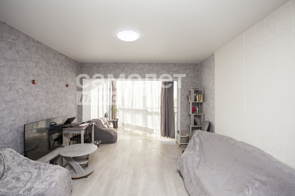 
   Продам 2-комнатную, 50 м², Строителей б-р, 71

. Фото 4.