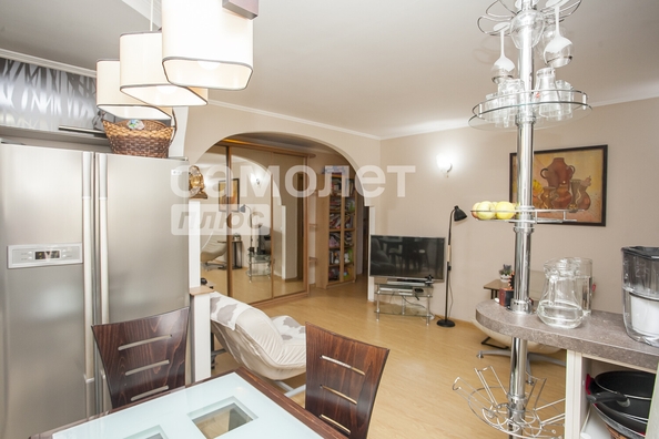 
  Продается 3-комн. квартира, 69.3 м², Соборная ул, д. 7
. Фото 5.