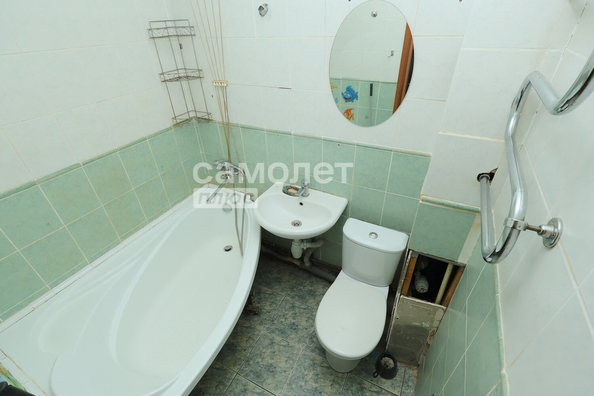 
  Продается 4-комн. квартира, 60.5 м², Строителей б-р, д. 33
. Фото 17.