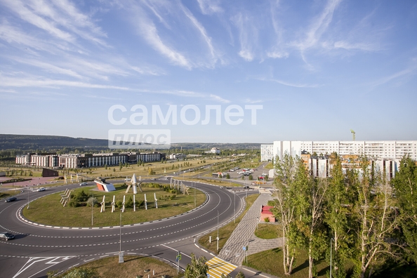 
  Продается 2-комн. квартира, 56.5 м², Строителей б-р, д. 1
. Фото 33.