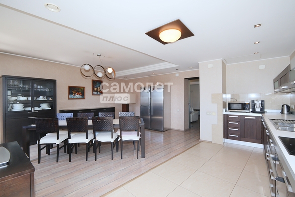 
  Продается 3-комн. квартира 210.2 м². Фото 1.