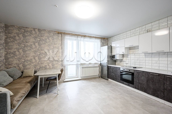 
   Продам 1-комнатную, 50.9 м², Кирова ул, 242

. Фото 1.