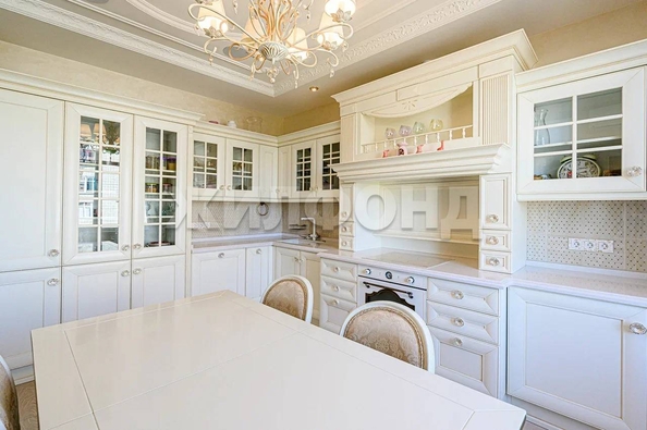 
   Продам 4-комнатную, 143 м², Романова ул, 25

. Фото 4.