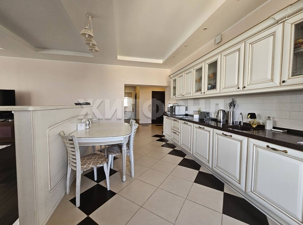 
  Продается 3-комн. квартира, 121.8 м², Крылова ул, д. 7/1
. Фото 16.