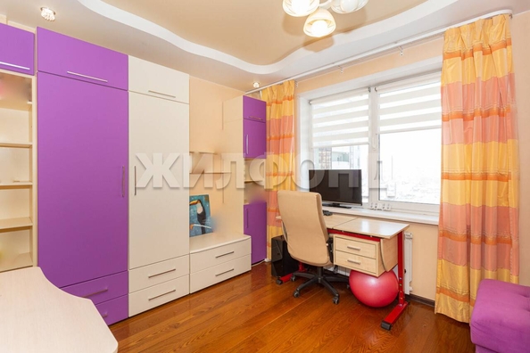 
   Продам 3-комнатную, 87.8 м², Героев Революции ул, 35

. Фото 3.