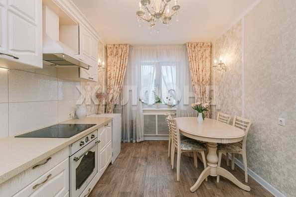 
   Продам 3-комнатную, 76.9 м², 2-й (4 мкр.) кв-л, 204/1

. Фото 3.