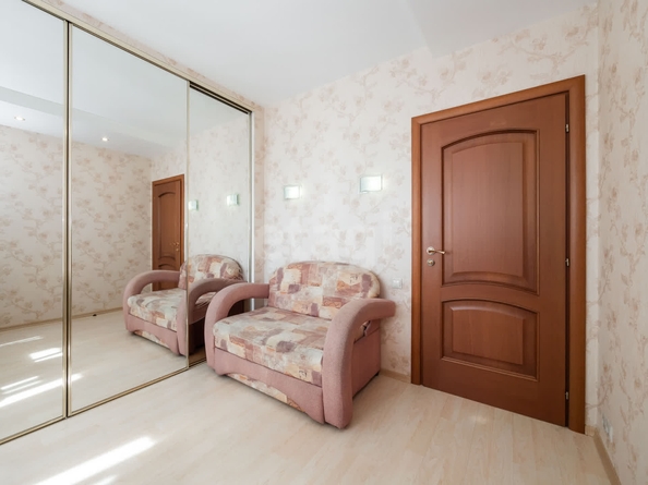 
   Продам 4-комнатную, 132 м², Обская ул, 50/1

. Фото 8.