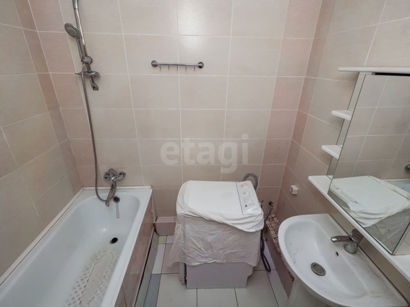 
   Продам 2-комнатную, 61.1 м², Обская ул, 50/2

. Фото 10.