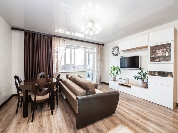 
   Продам 3-комнатную, 69.8 м², Восход ул, 20/1

. Фото 1.