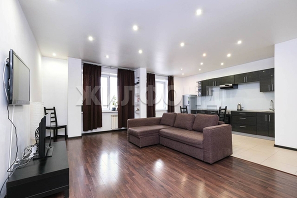 
   Продам 2-комнатную, 76.4 м², Галущака ул, 4

. Фото 2.