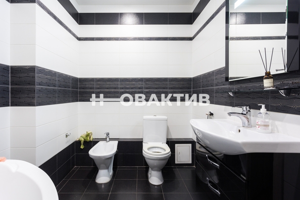 
   Продам 3-комнатную, 101.8 м², Дуси Ковальчук ул, 250

. Фото 24.