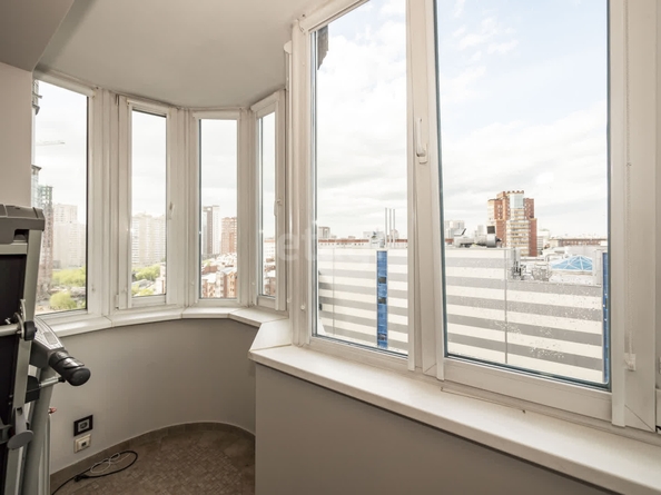 
   Продам 3-комнатную, 90 м², Красный пр-кт, 99

. Фото 5.