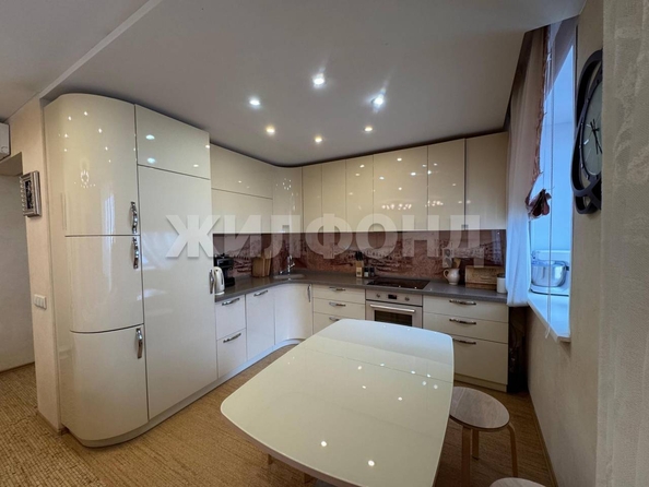 
   Продам 5-комнатную, 109 м², Троллейная ул, 7

. Фото 1.