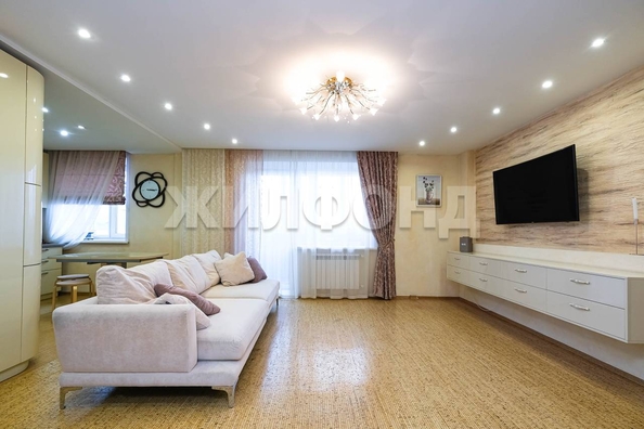 
  Продается 4-комн. квартира, 109 м², Троллейная ул, д. 7
. Фото 2.
