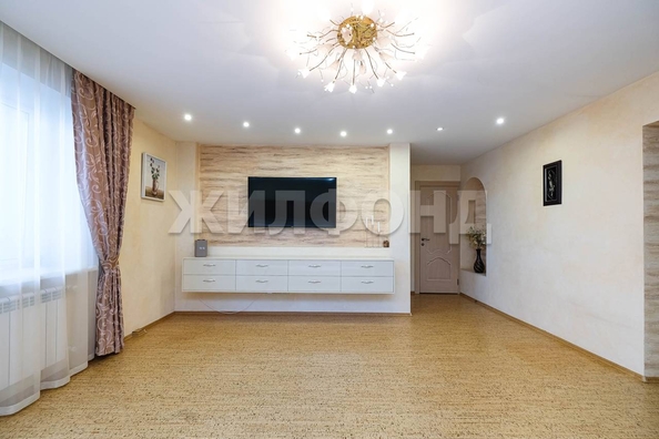 
  Продается 4-комн. квартира, 109 м², Троллейная ул, д. 7
. Фото 3.