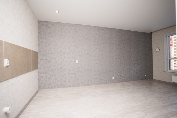 
   Продам 2-комнатную, 56 м², Связистов ул, 162/2

. Фото 23.